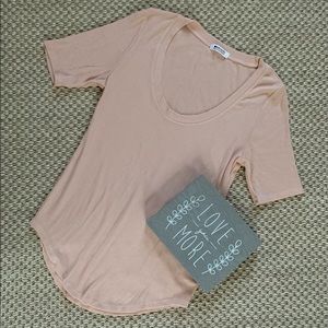 NEW! LA made Scoop Neck Curved Hem Rib Knit Top 
Size XS